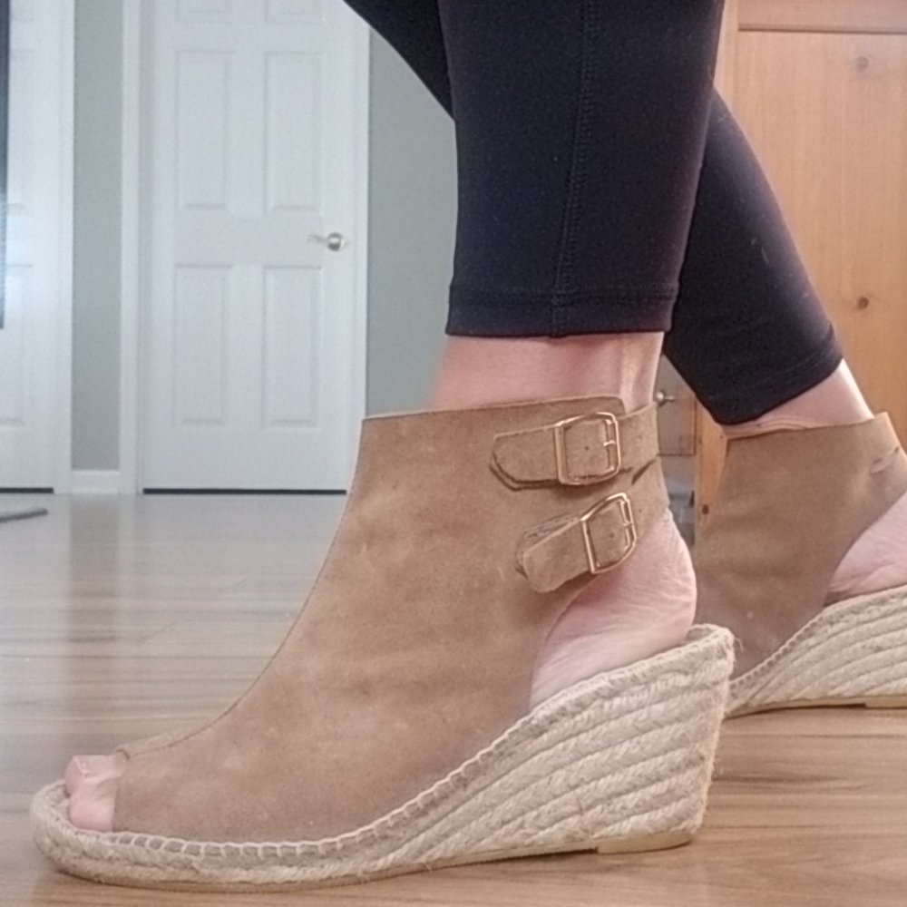 Kanna Suede espadrille wedges sz 10